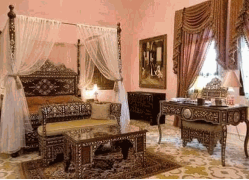 Royal Suite (Larger Room & Bathroom) - 1