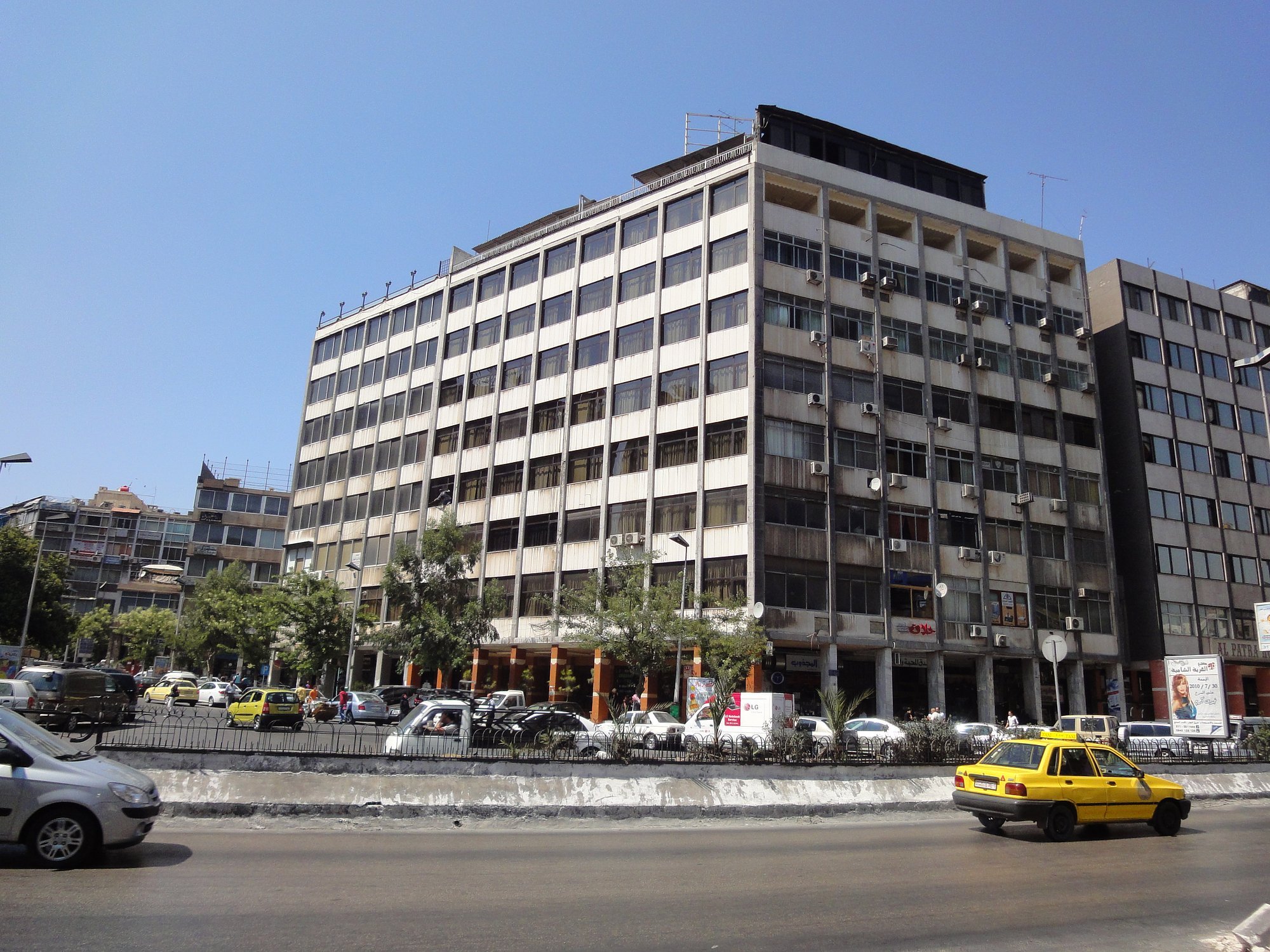 Al Iwan Hotel - Main view